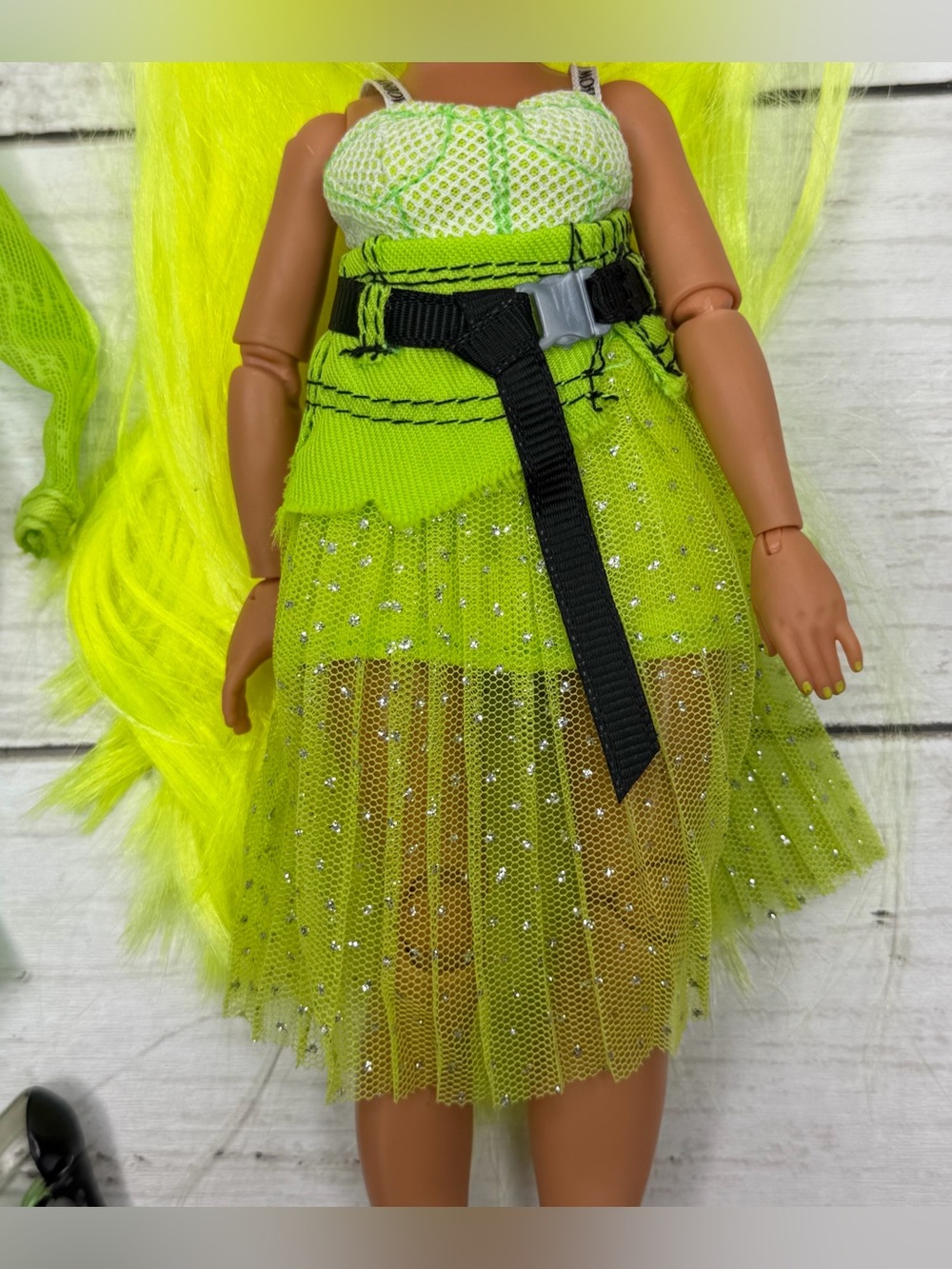 Rainbow High Karma Nichols Fashion Doll with Outfits - Neon Green MGA - Picture 3 of 10